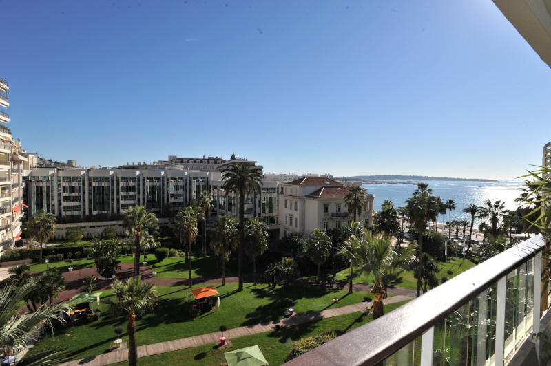 Cannes Locations, appartements et villas en location  Cannes, copyrights John and John Real Estate, photo Rf 408-01