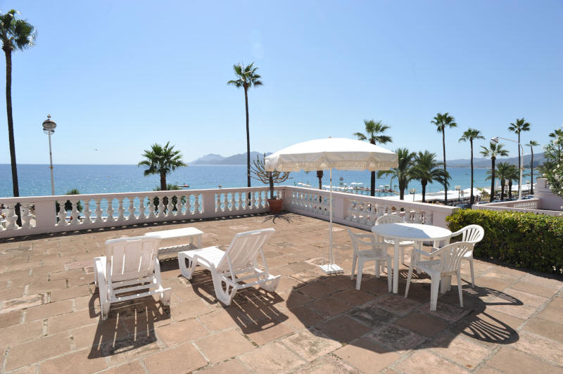 Cannes Locations, appartements et villas en location  Cannes, copyrights John and John Real Estate, photo Rf 411-02