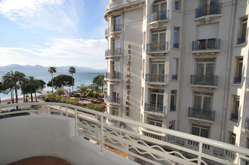 Cannes Locations, appartements et villas en location  Cannes, copyrights John and John Real Estate, photo Rf 420-01