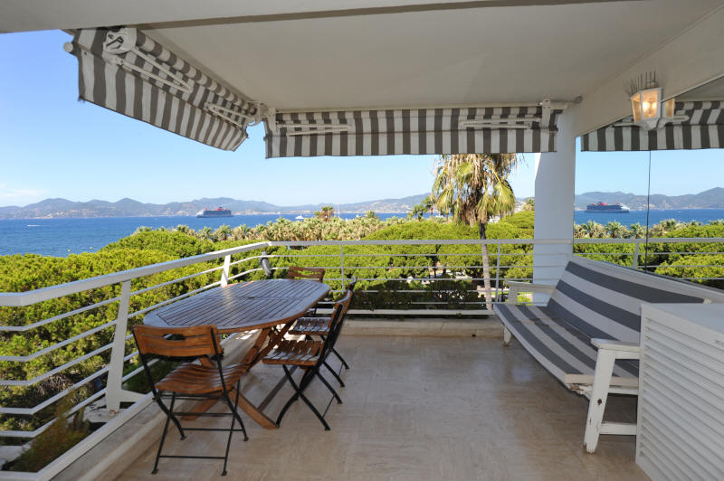 Cannes Locations, appartements et villas en location  Cannes, copyrights John and John Real Estate, photo Rf 423-02