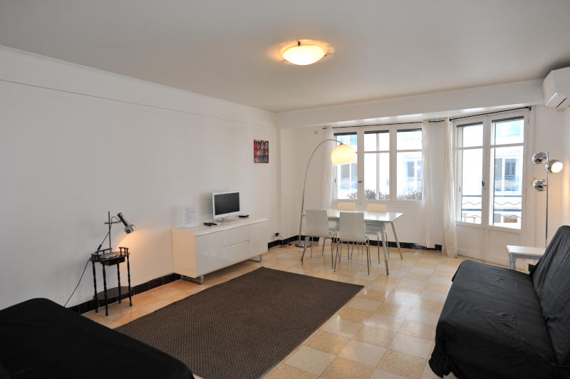 Cannes Locations, appartements et villas en location  Cannes, copyrights John and John Real Estate, photo Rf 429-04