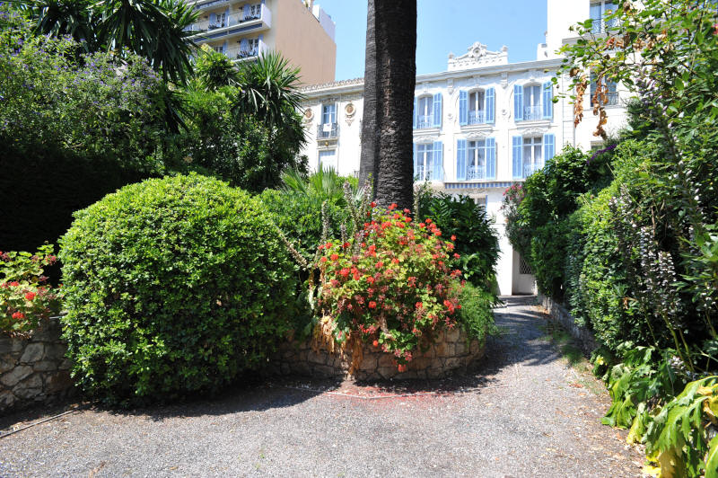 Cannes Locations, appartements et villas en location  Cannes, copyrights John and John Real Estate, photo Rf 463-01